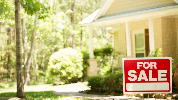 The subprime mortgage crisis that b  egan in 200 ...