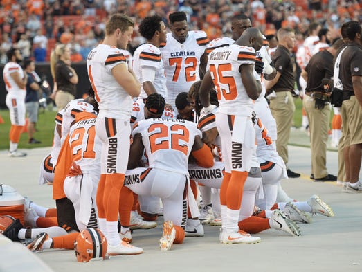 Members of the Cleveland Browns kneel during the national