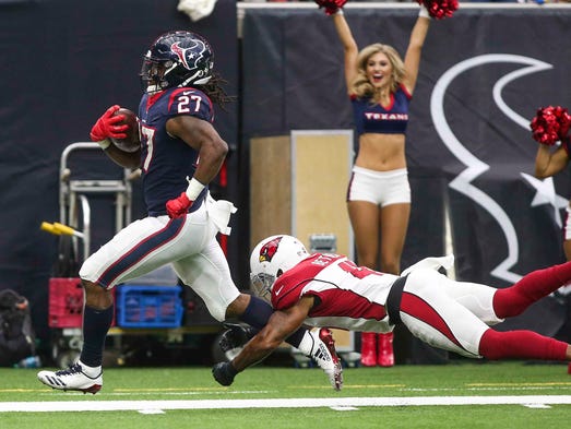 Houston Texans running back D'Onta Foreman rushes for