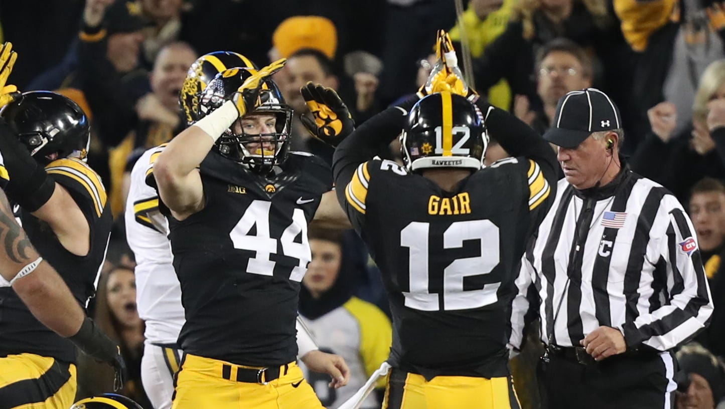 Iowa Shocks No 3 Michigan 14 13 Off Game Winning Field Goal