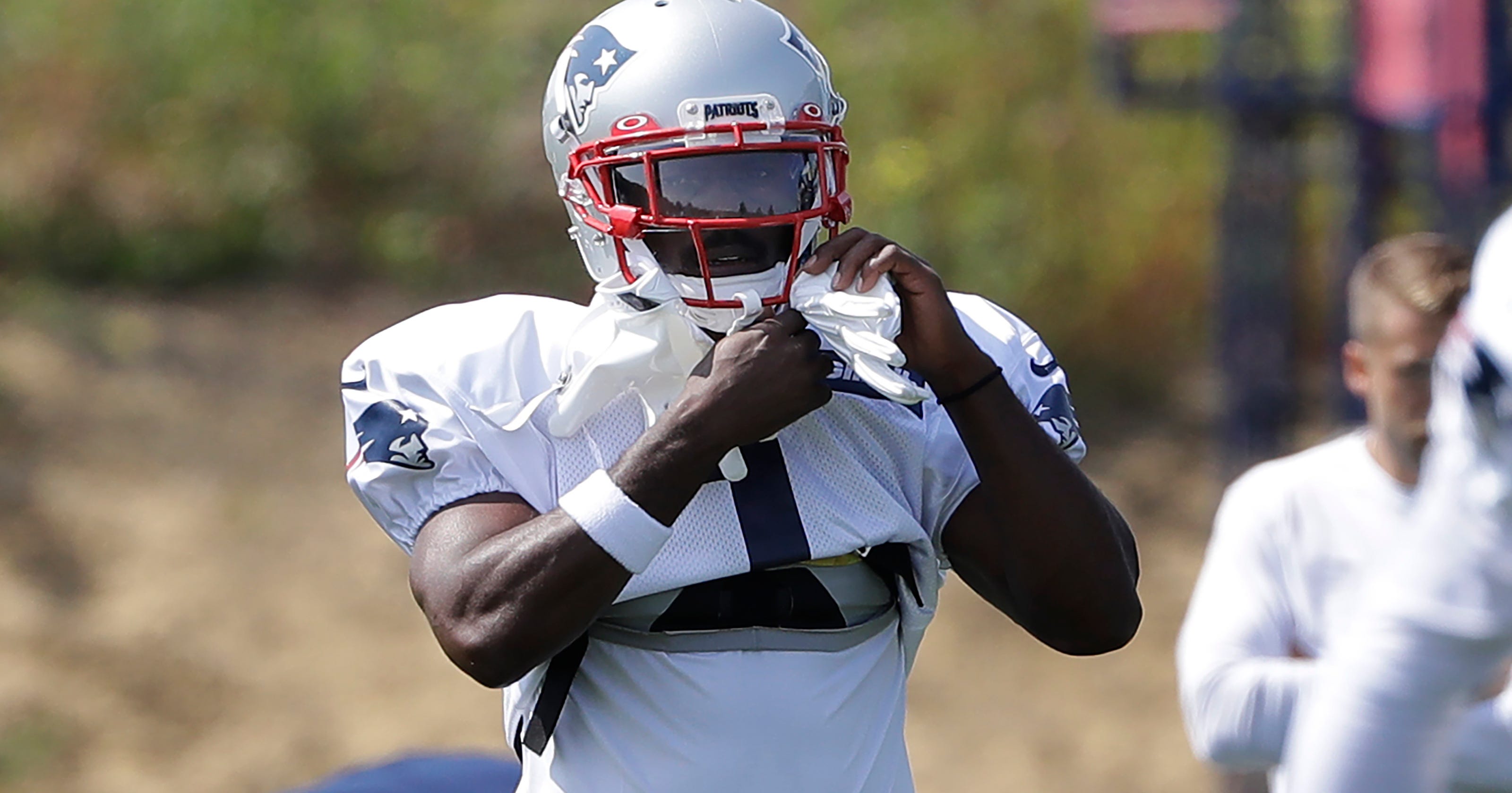 Antonio Brown: Patriots WR talks about haters in social media post3200 x 1680