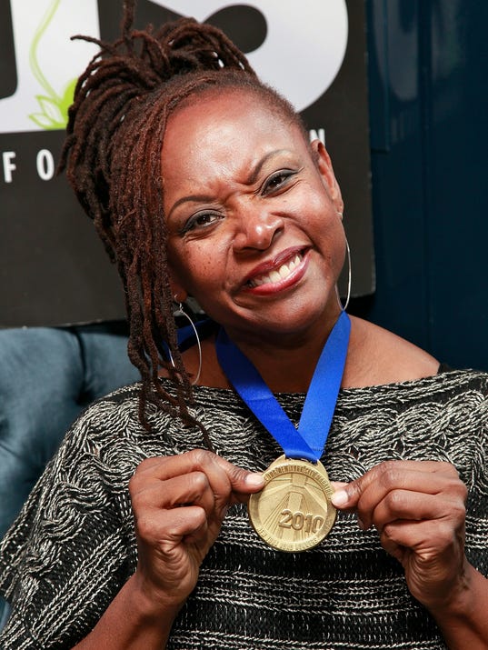 Robin Quivers tells Howard Stern she is 'cancer free'