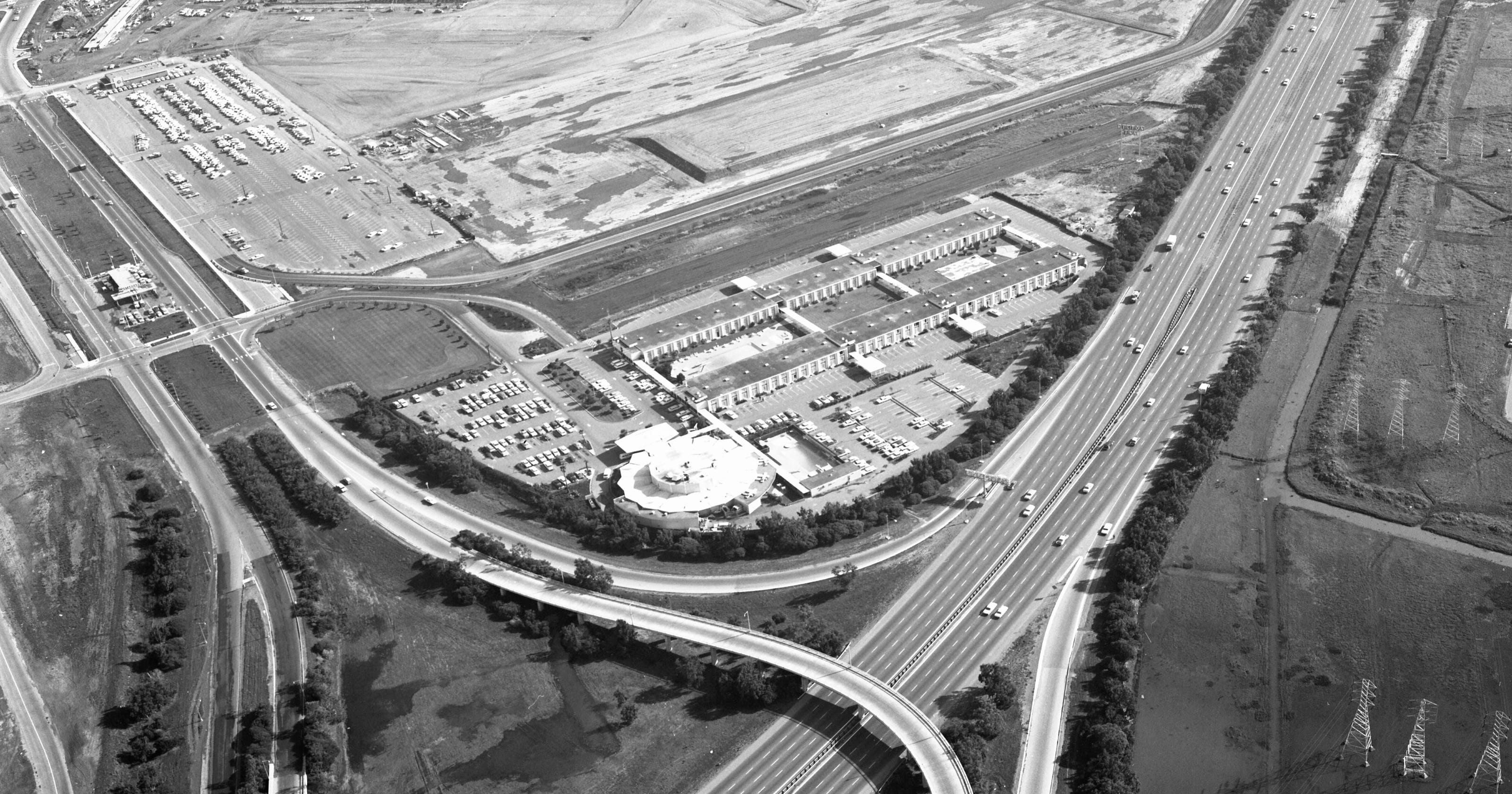 A Short History Of The First Airport Hotels