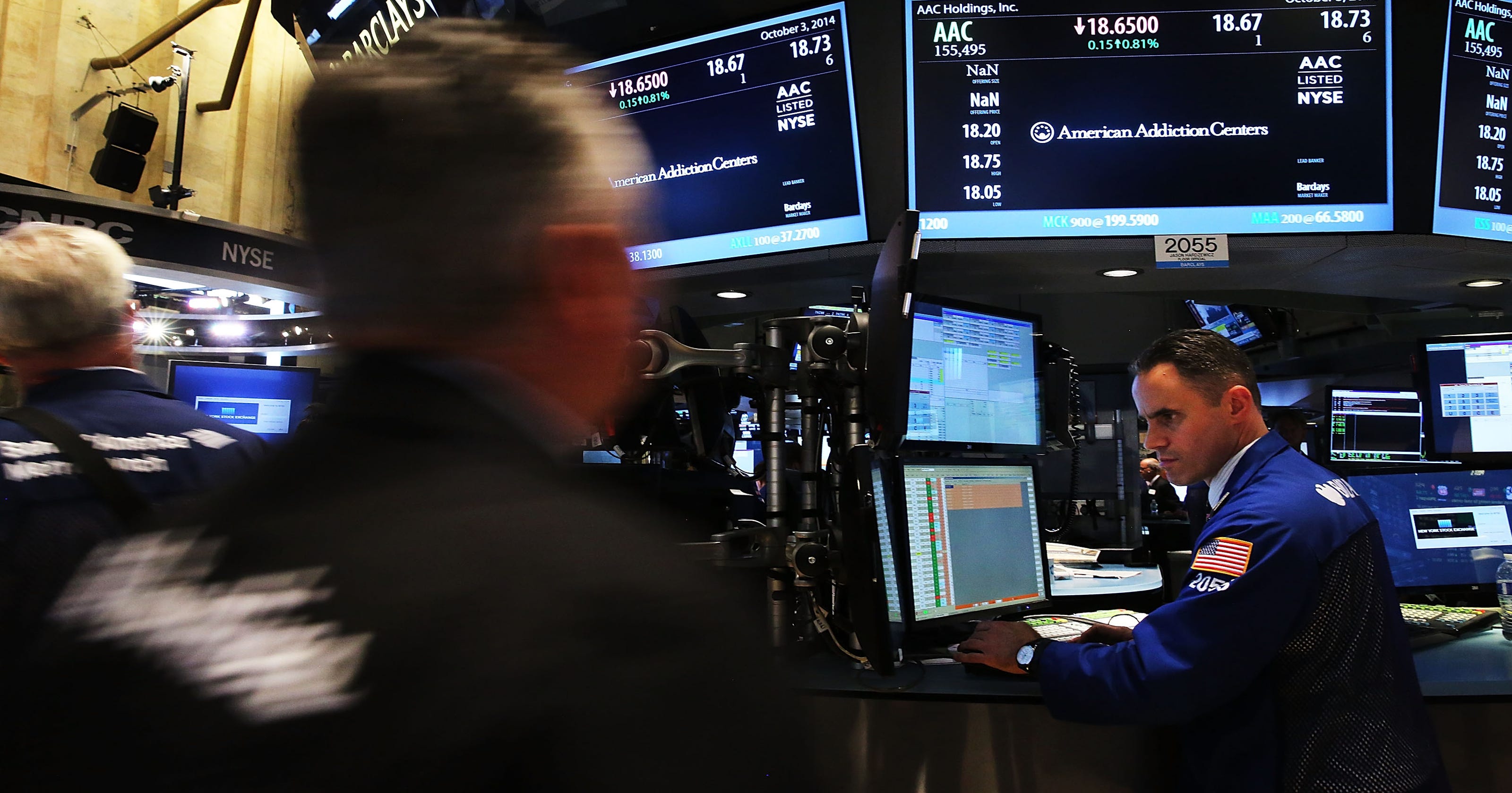 Stocks close lower as tech stocks drop