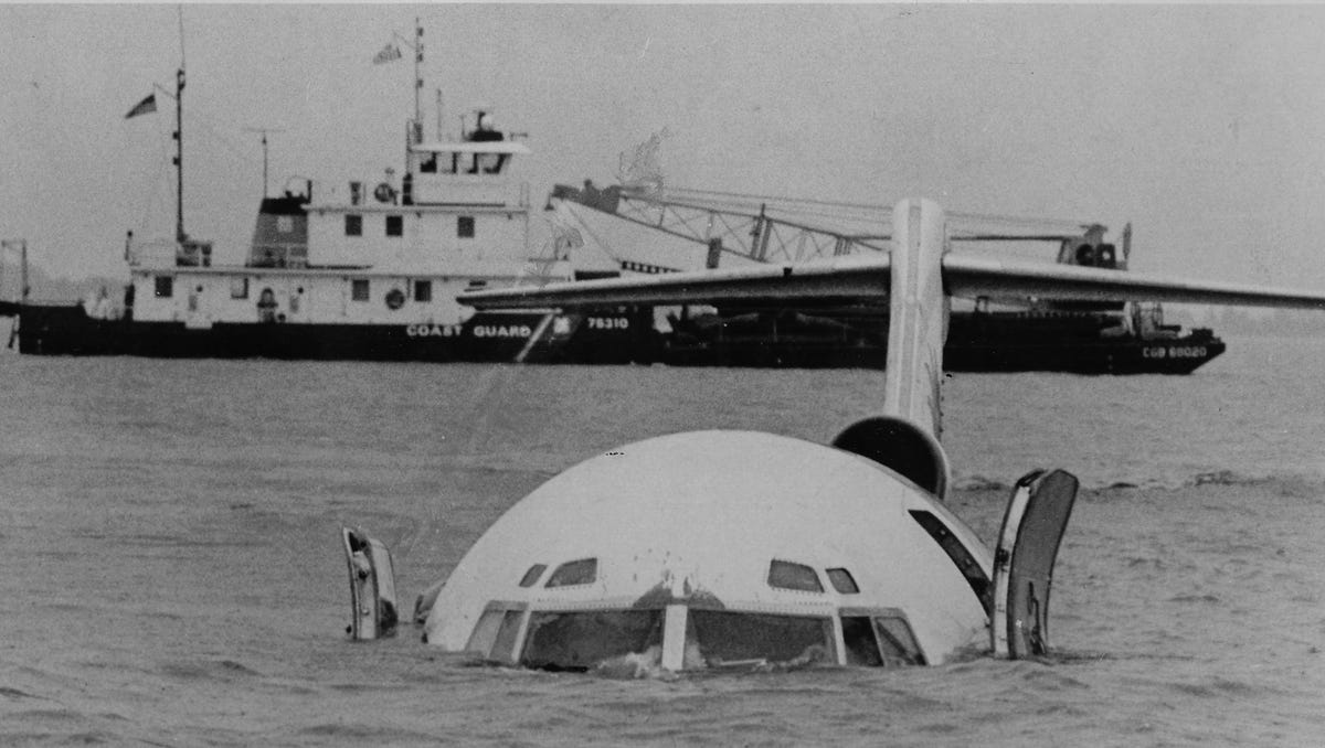 Historic photos of a 1978 plane crash in Escambia Bay
