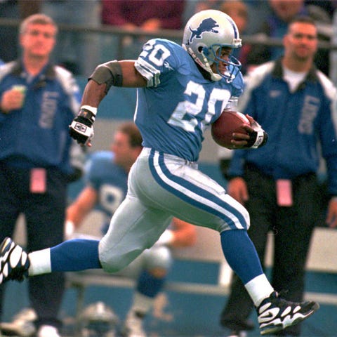 Barry Sanders is off to the races in this...