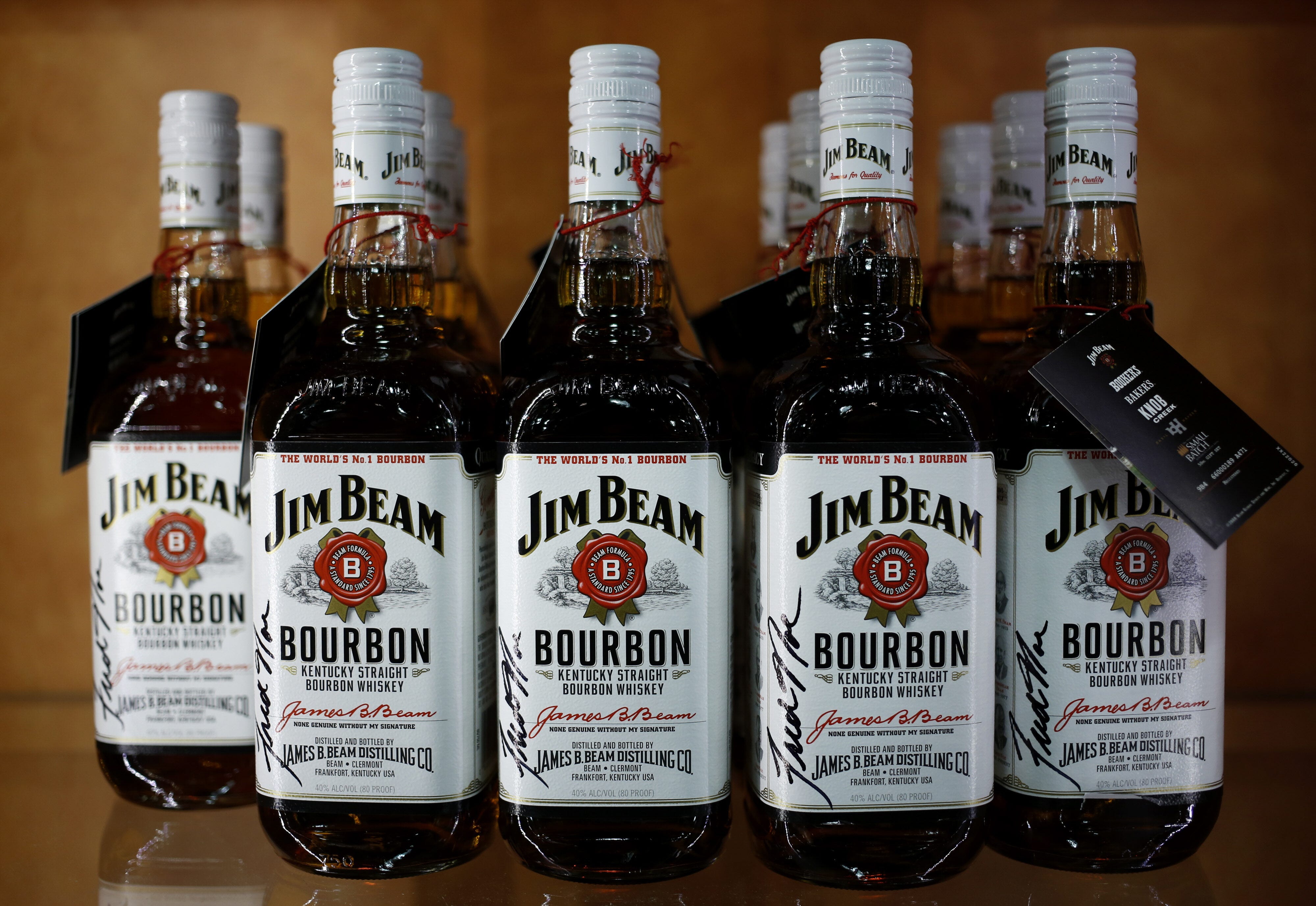 3 бутылки виски. Виски Jim Beam Bourbon. Бурбон Джим Бим 0,3. Бутылка Джим Бим Бурбон. Бутылка Джим Бима.