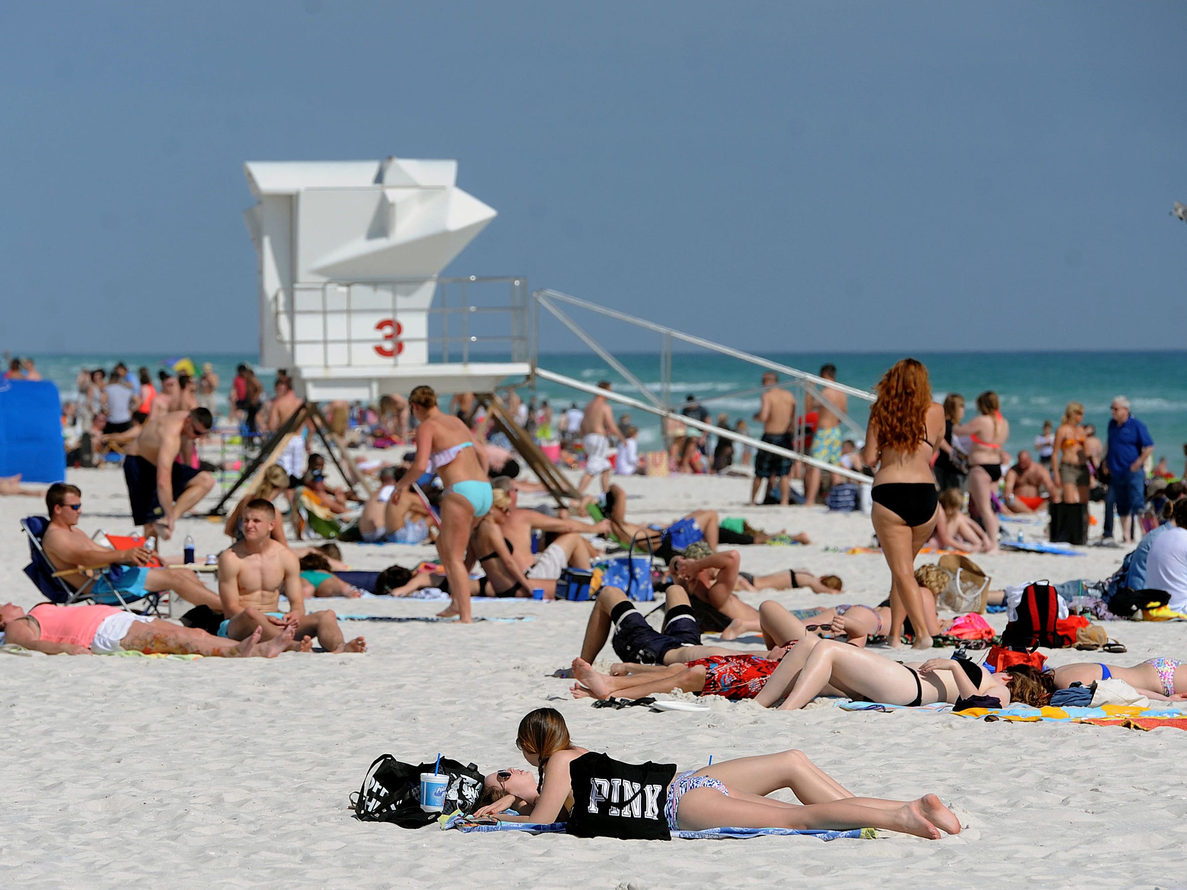 Spring breakers take advantage of the nice weather