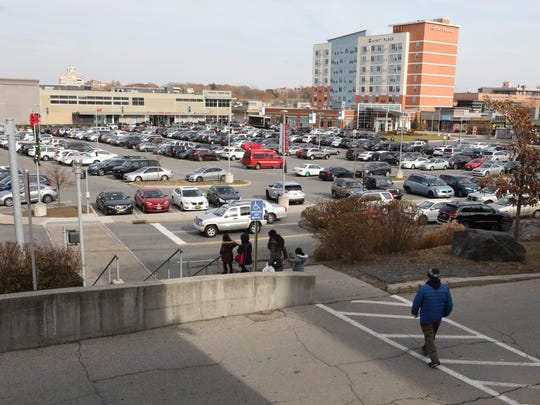 Need Holiday Mall Parking Here Are Some Tips