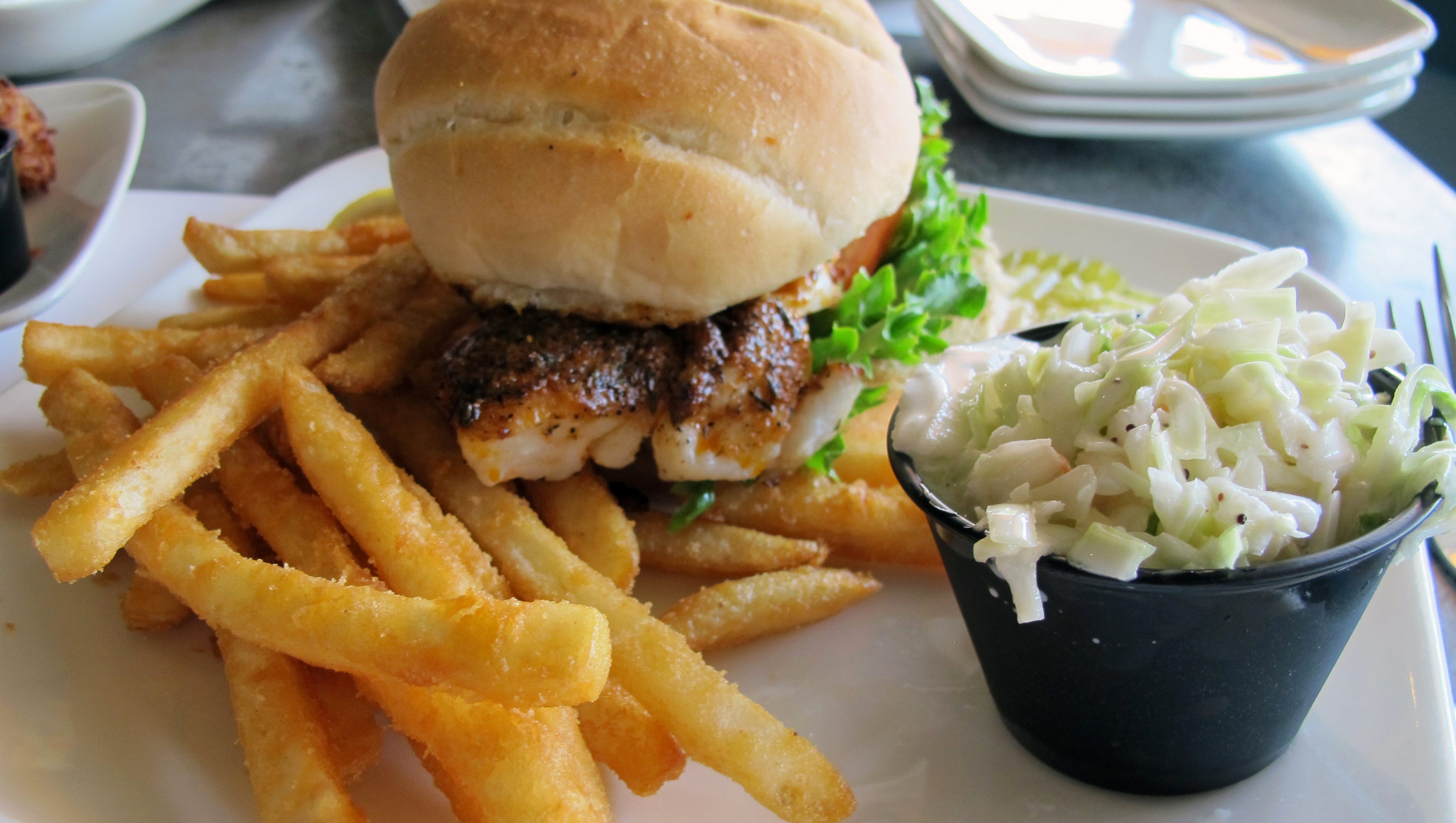 Review Pinchers Turns Old Randy S Fishmarket Into Deep Lagoon