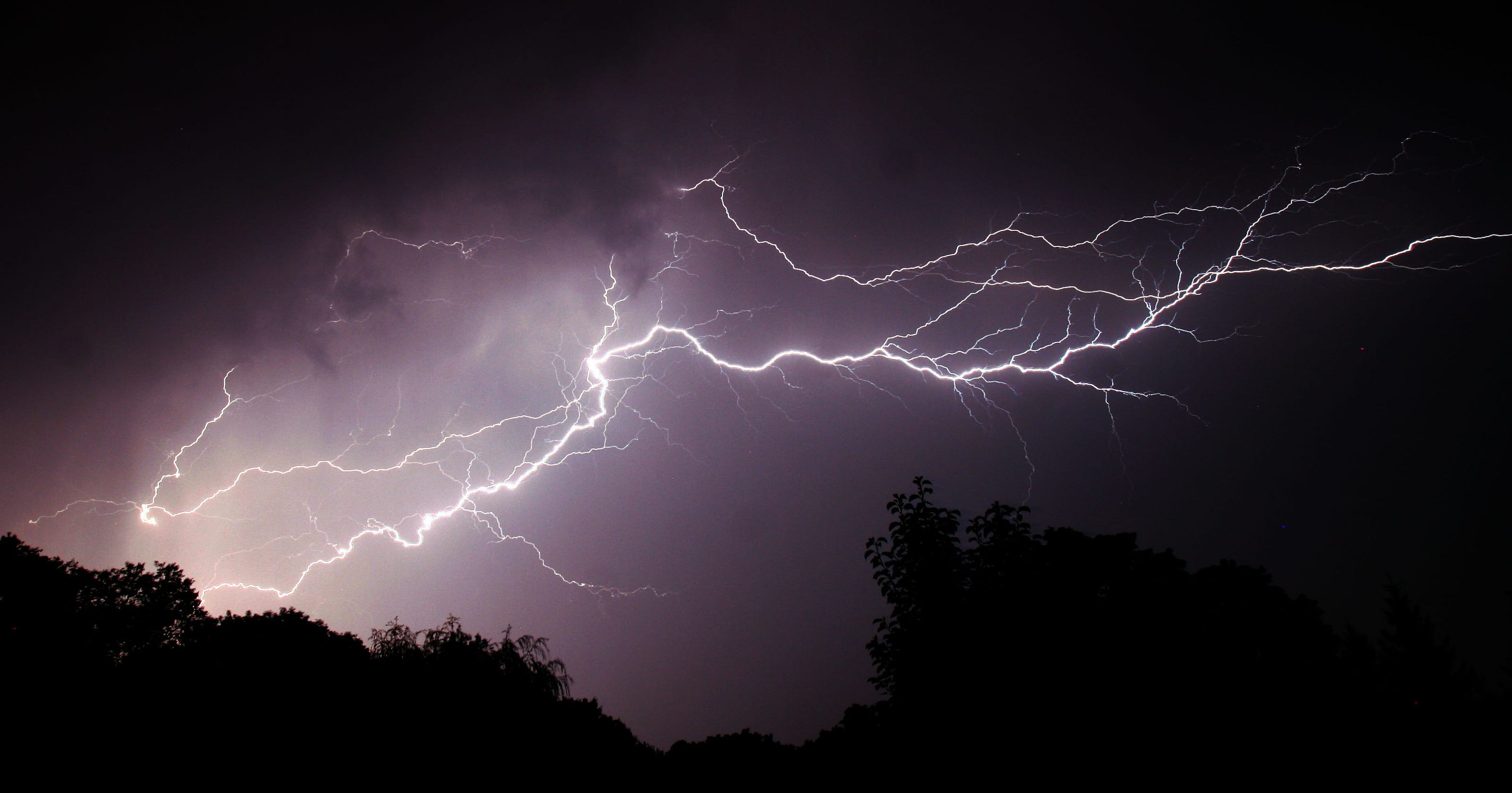 Heavy rain expected for evening commute, thunderstorm watch in effect