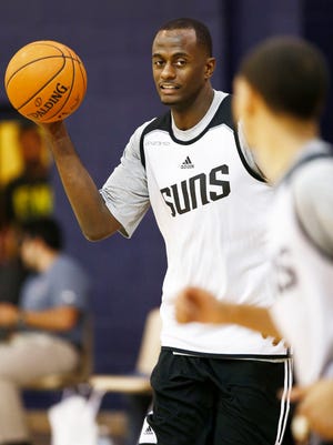 Suns center Earl Barron practices during training camp in Flagstaff earlier this month. Barron’s strong play in the preseason could earn the journeyman a spot on the team.