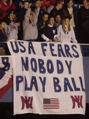Fans at the 2001 World Series between the Yankess and Diamondbacks
