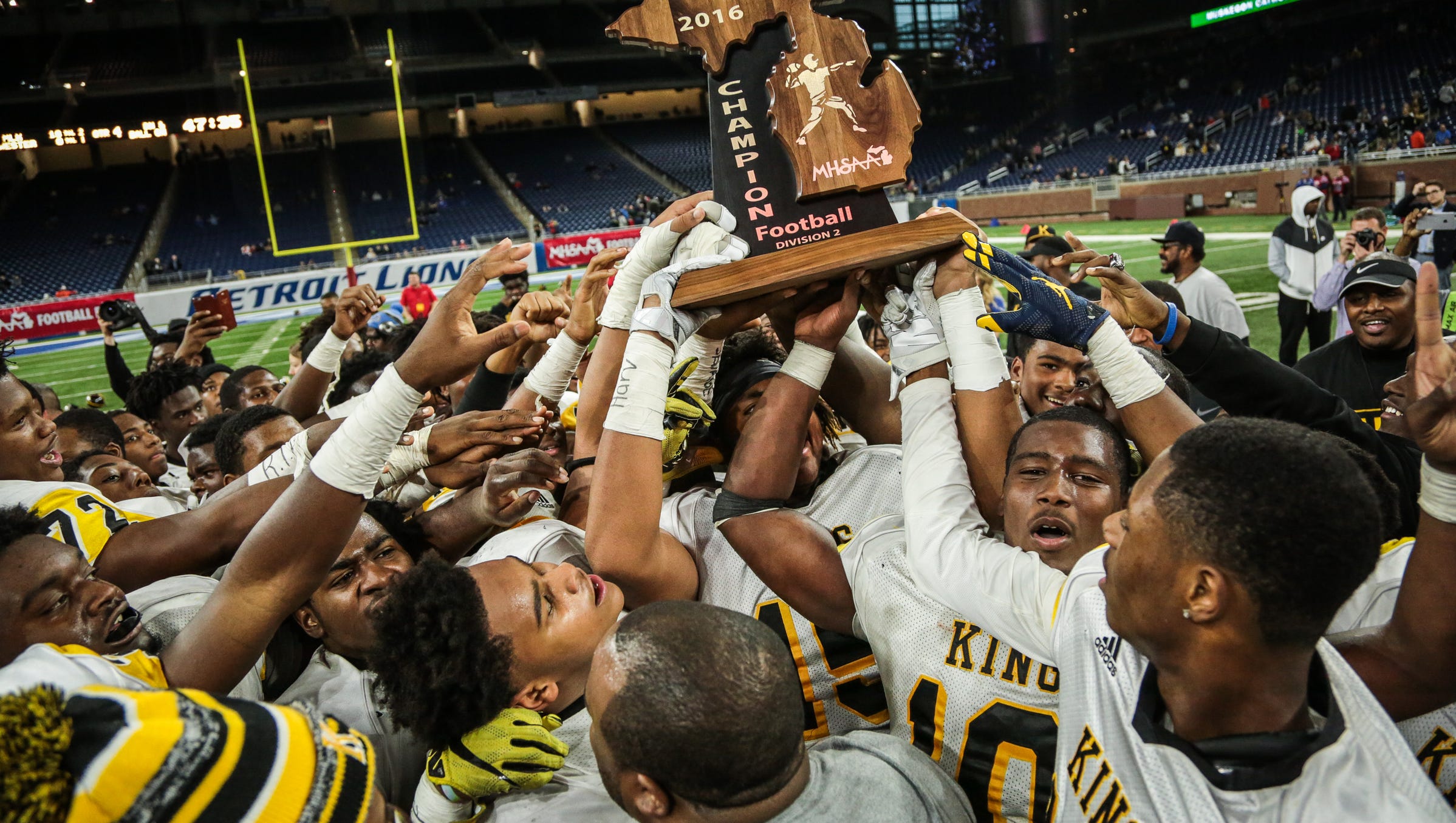 Mccabe Scarber Turns Into King S Top Cb In Div 2 Win Over Wl Western