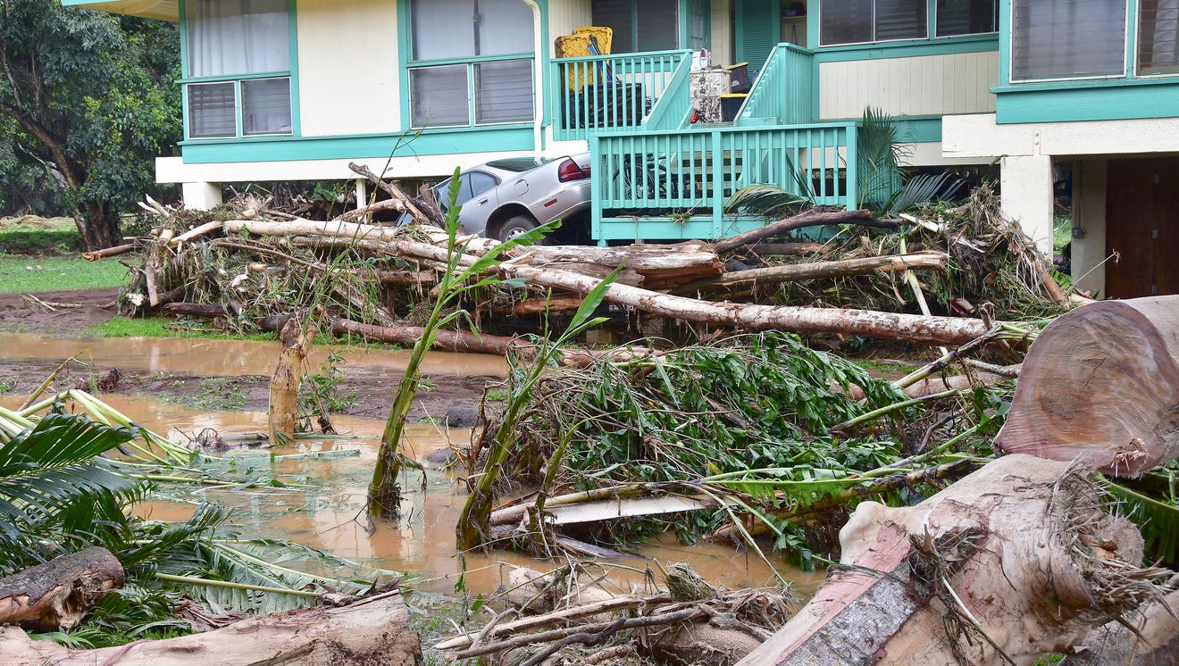 Hawaii flood 200 residents airlifted from Kauai flooding