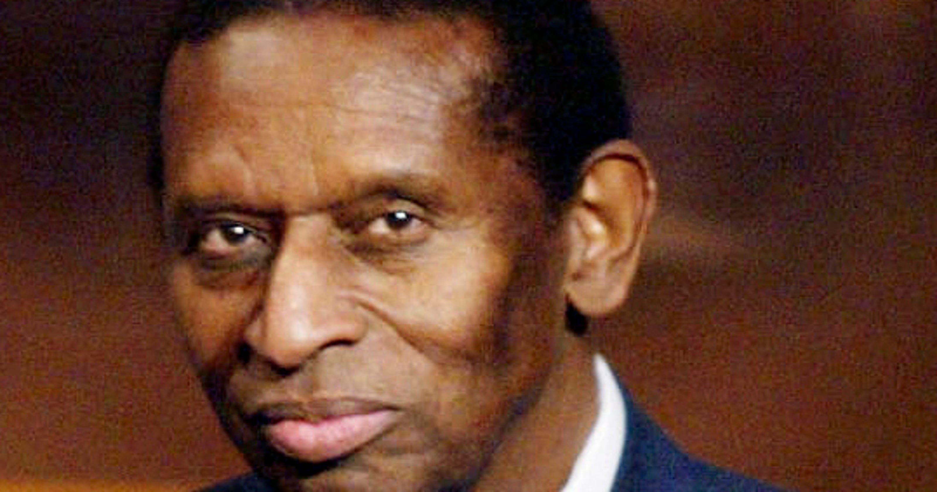 Earl Lloyd, first black player in NBA, dies at 86