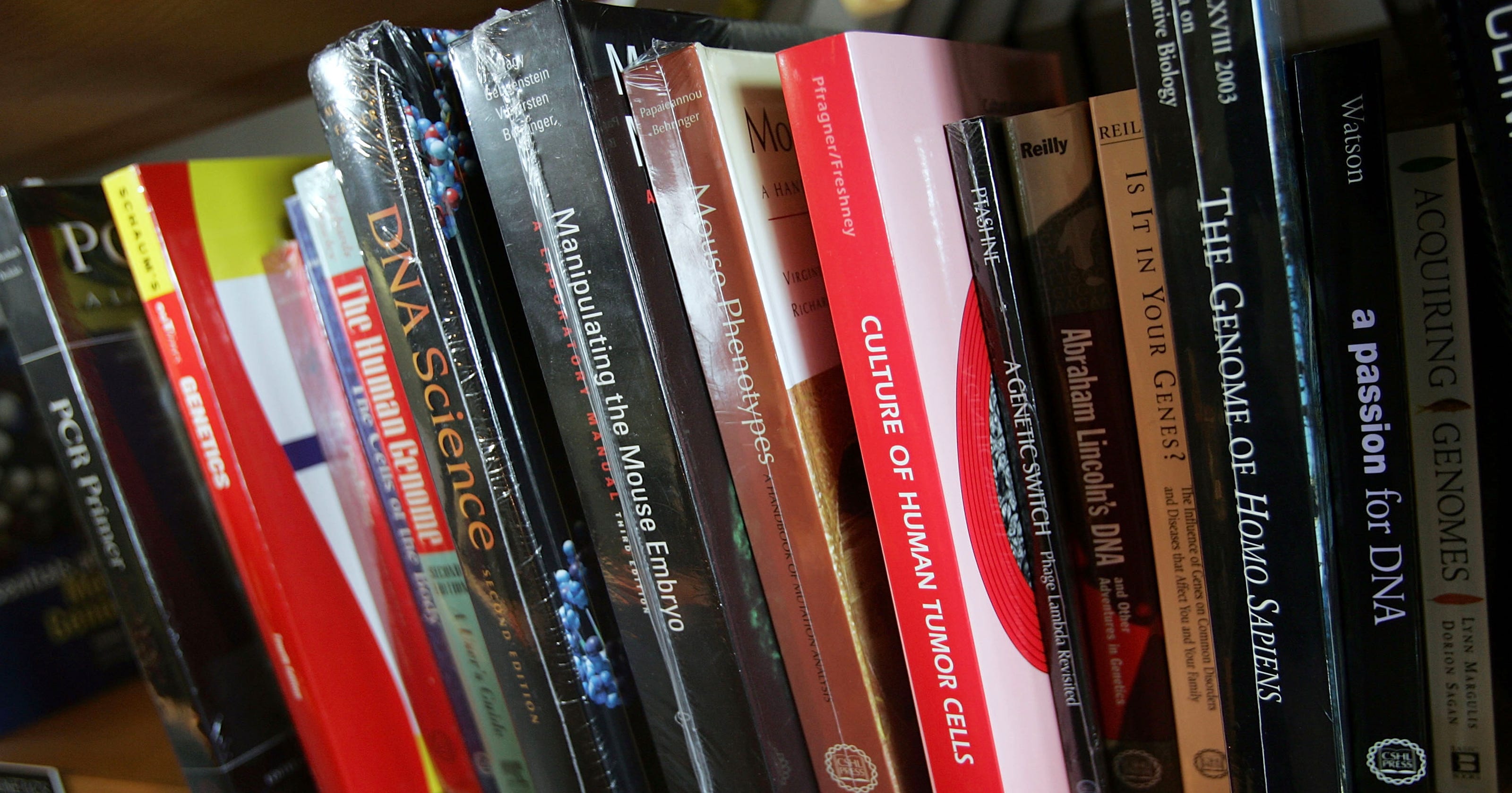 College students say no to costly textbooks