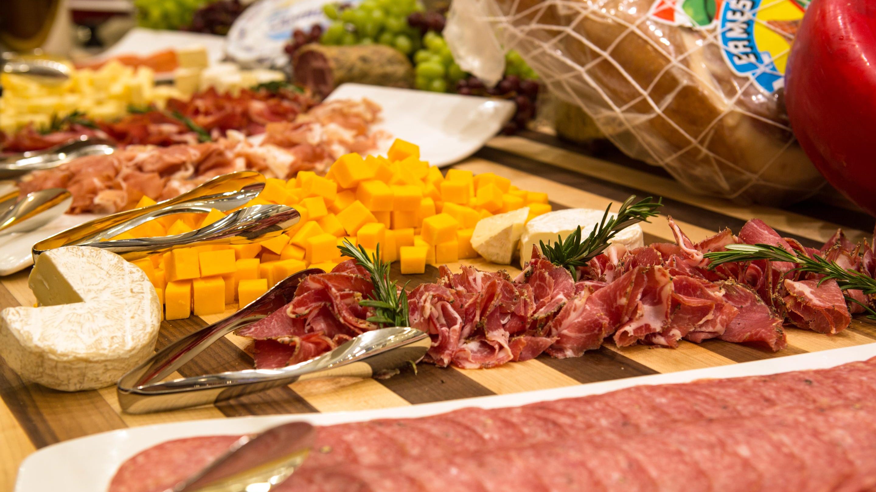 Atlantis unveils sleek multimillion remake of buffet