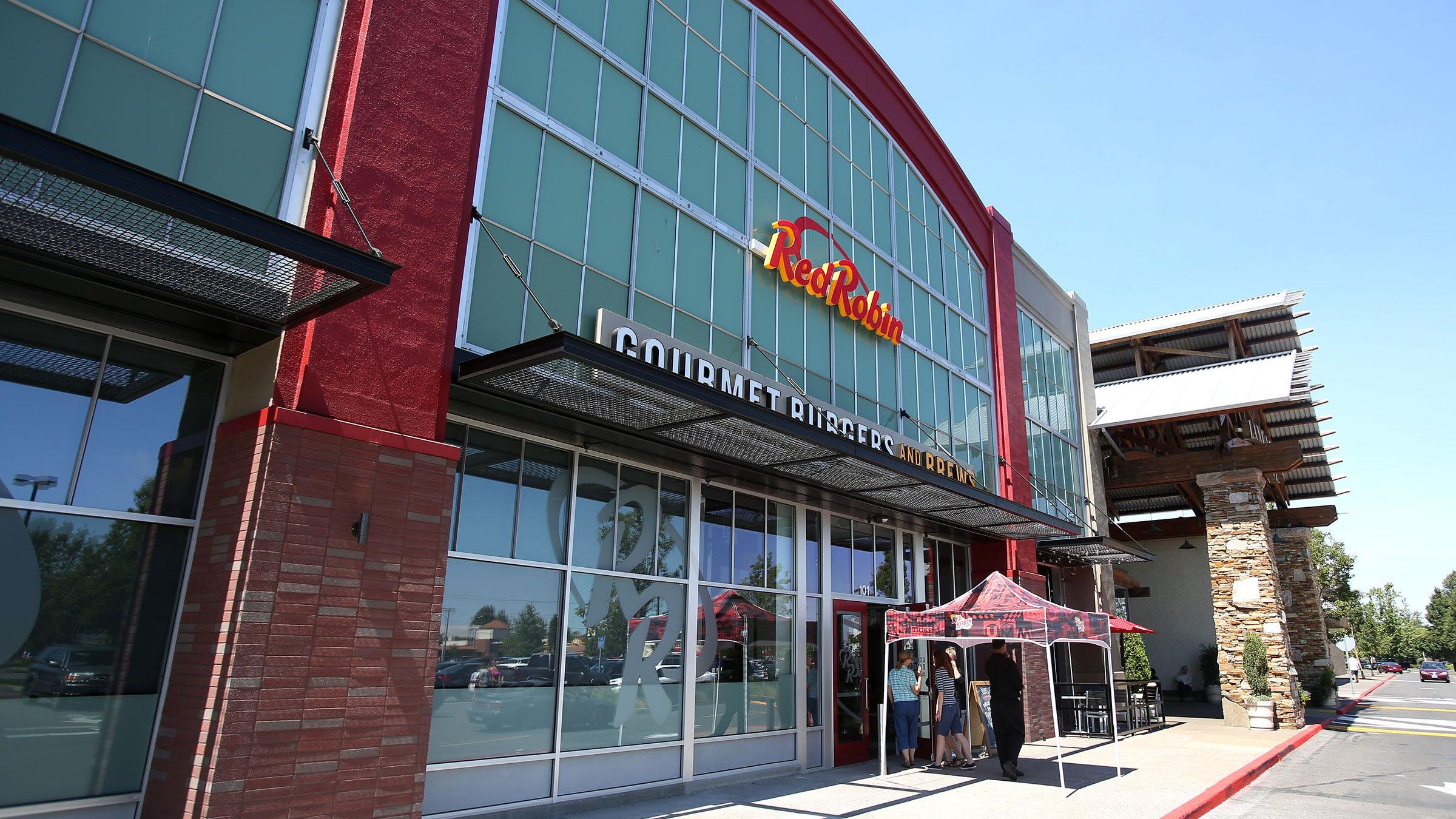 Red Robin’s new Lancaster Mall location opens Monday