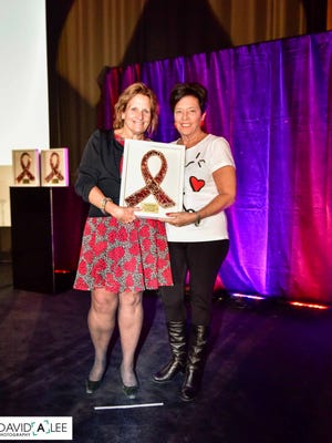 Lynn Hammond (left) accepts an Everyday Hero Award from Ann Sheffer 100 Women Co-Chair