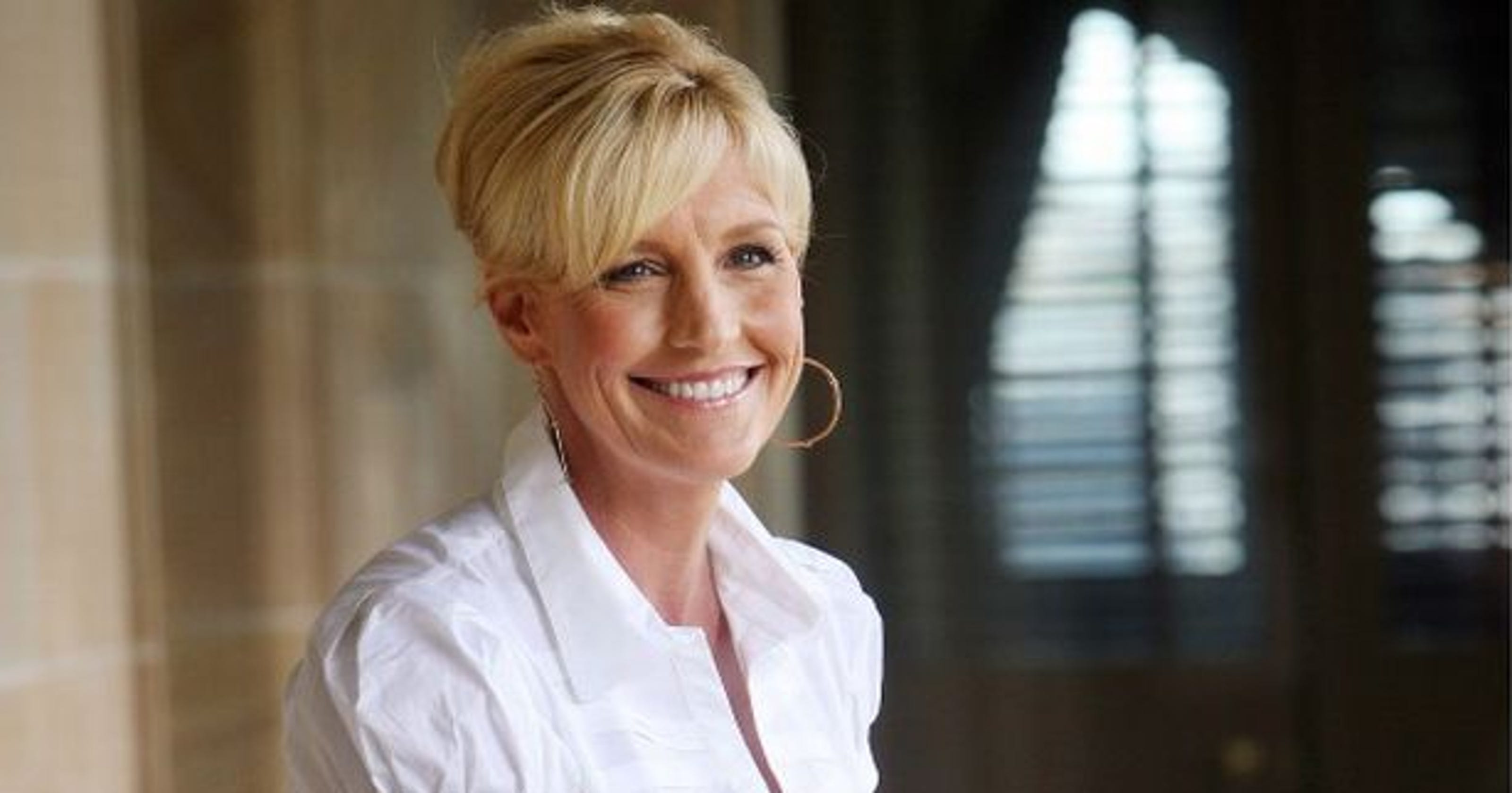 Erin Brockovich Bringing Fight Against Cancer Algae Blooms To Florida