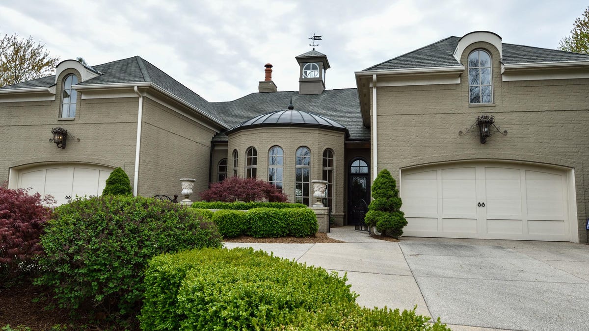 Hot Property Oxbow Lake home with a pool and a view