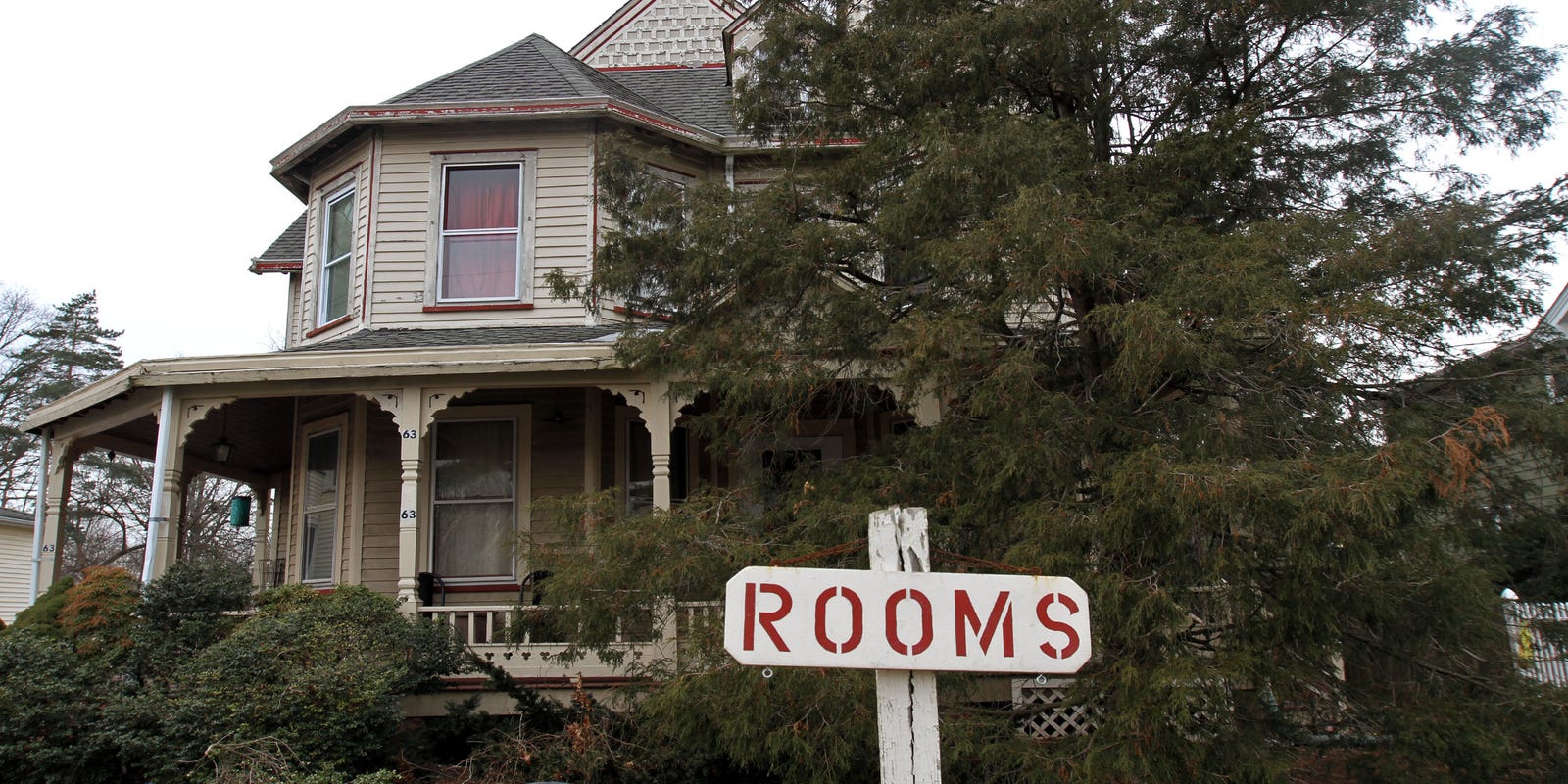 Tenants lived with rotting corpse