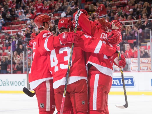 Resurgent Weiss powers Red Wings past Stars