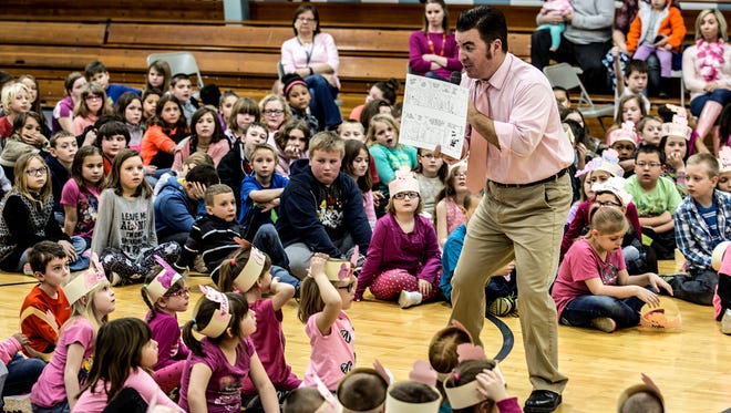 Cartoonist Duane Abel visited Ben Franklin Elementary Friday morning for a fun and motivational assembly, Draw Your Destiny.  Abel draws a weekly comic, Zed, who is a tiny creature who lives in a washing machine. 