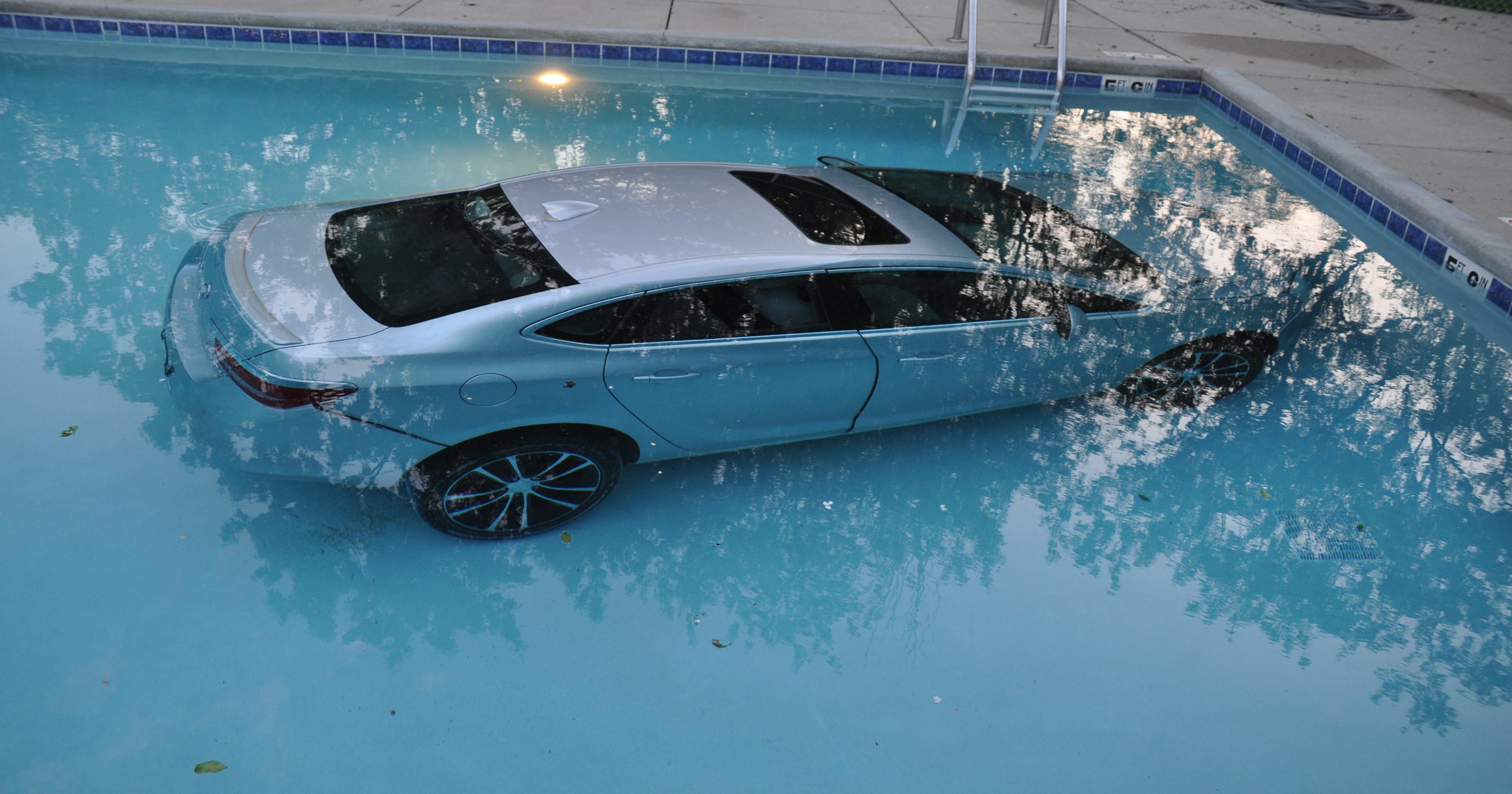 Car ends up at bottom of Waukesha apartment pool in mishap