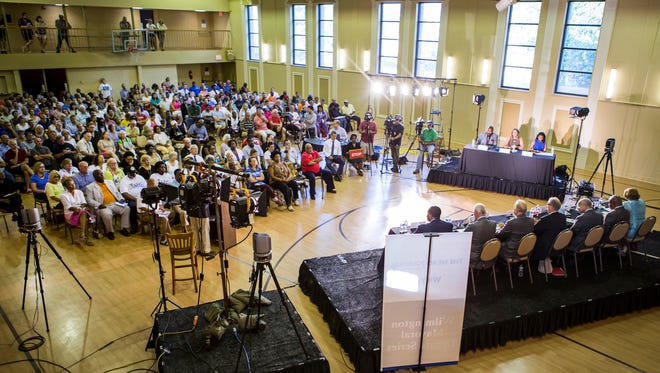 Over 500 community members fill the Holy Trinity Greek Orthodox church gymnasium for the Wilmington mayoral debate on Tuesday night.