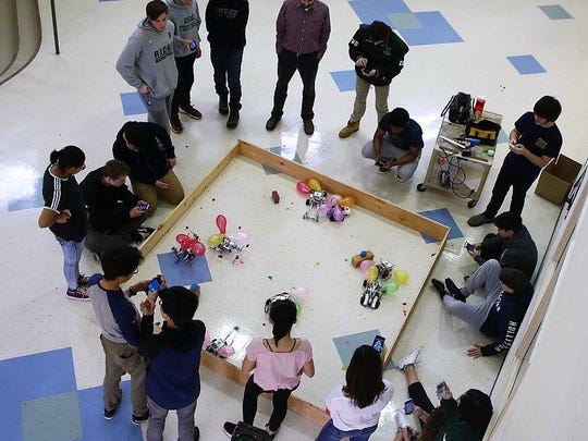Senator Tom Kean visits winner of High School Technology