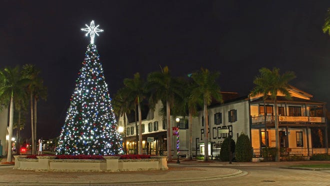 Downtown Fort Pierce Is Place To Be For Sights Sounds On Second Fort Pierce Christmas Parade 2021