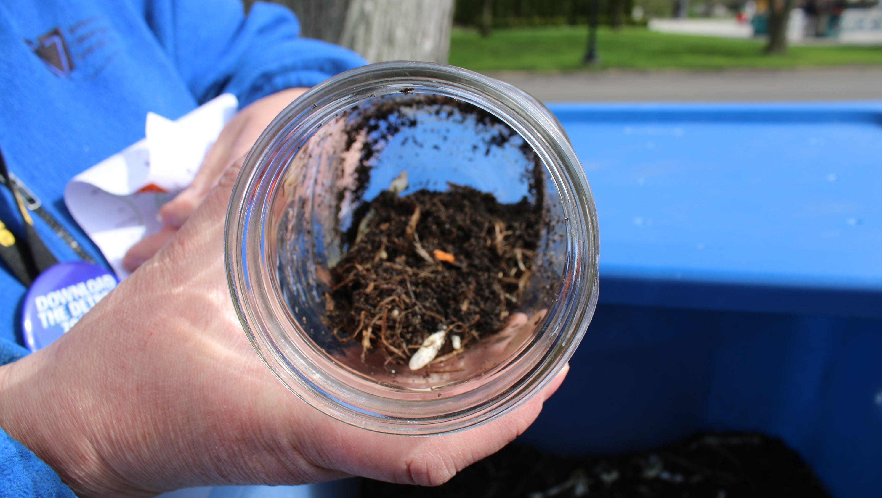 Detroit Zoo is giving away free buckets of poop