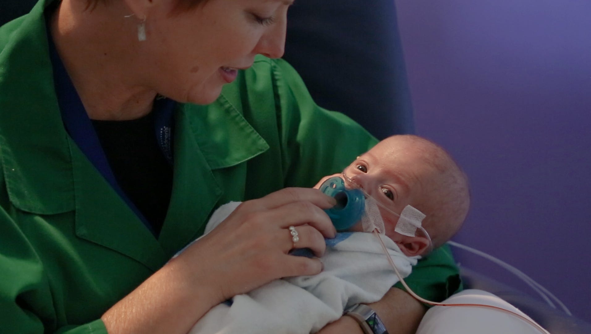 These Nicu Volunteers Have One Job Snuggle Babies These Nicu Volunteers Have One Job Snuggle Babies