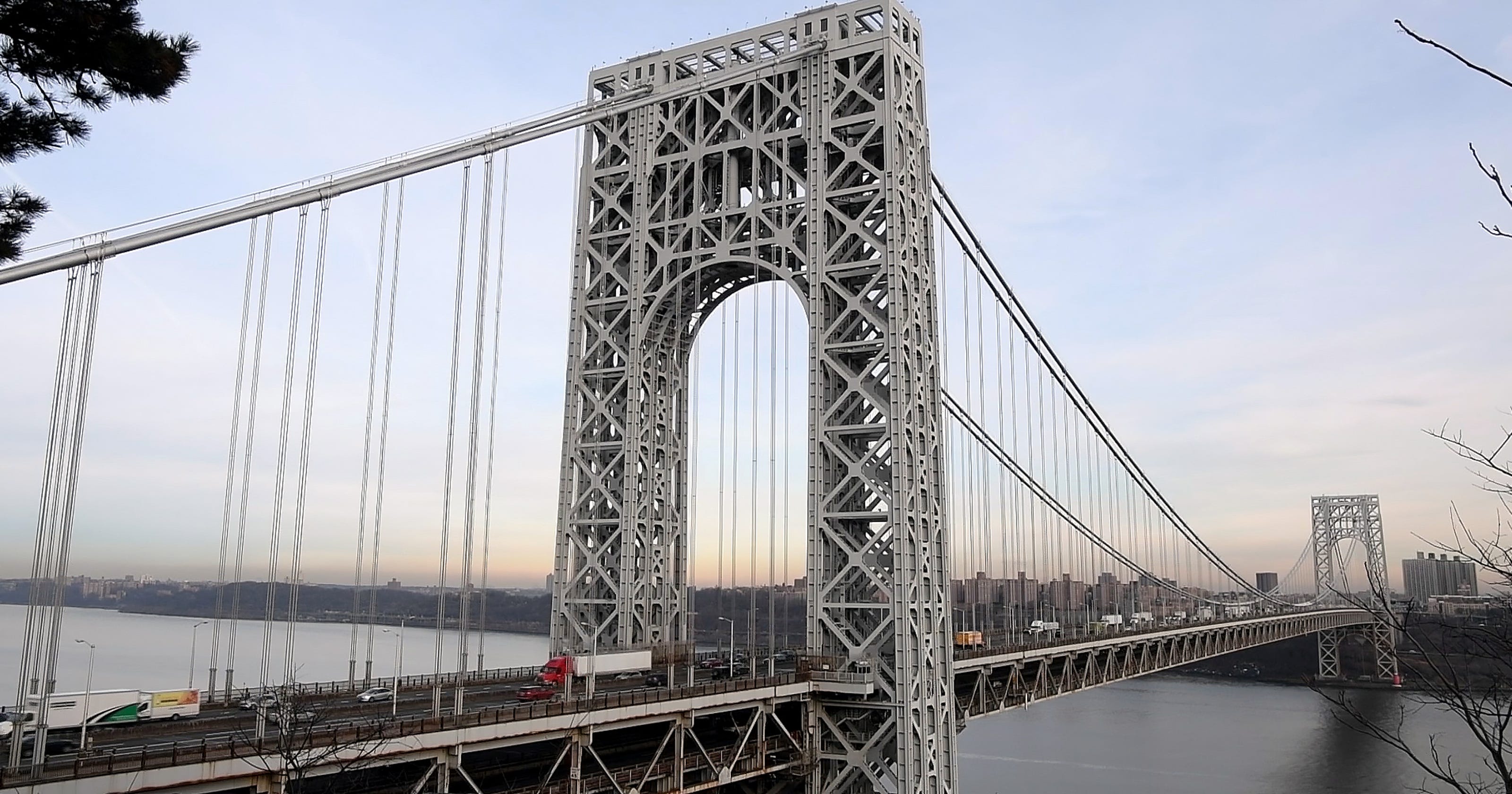 Man dies in jump from Washington Bridge
