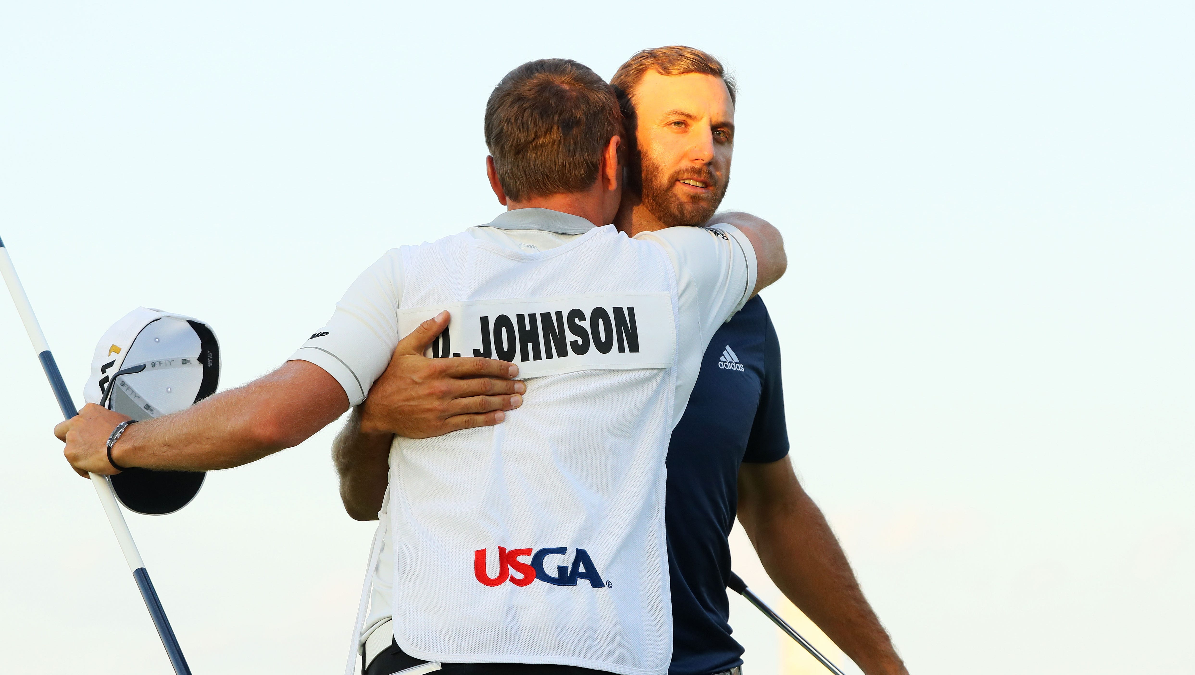 Dustin Johnson Wins U S Open Despite Unusual Usga Call
