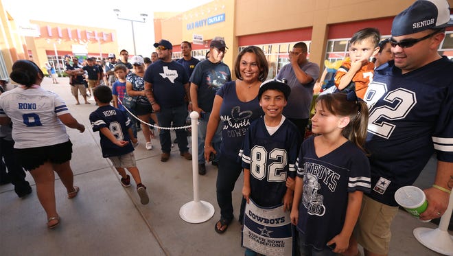 Dallas Cowboys fans wait to get into the Dallas Cowboys Official Pro Shop to see Rowdy, the official Cowboy’s mascot, Friday at The Outlet Shoppes at El Paso. Cowboys reporter Mickey Spagnola and official bus driver Emory Tyler were also on hand.