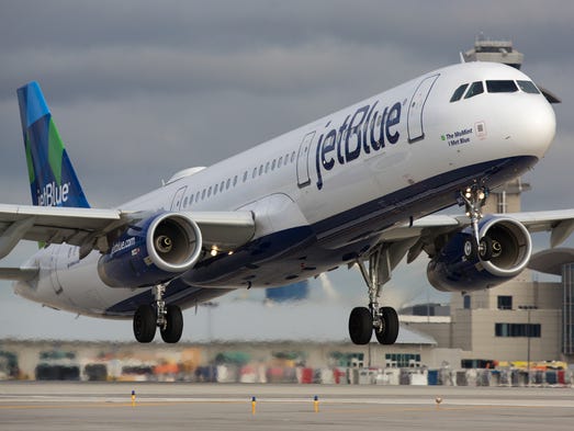 A jetBlue Airbus A321 takes off from Los Angeles International