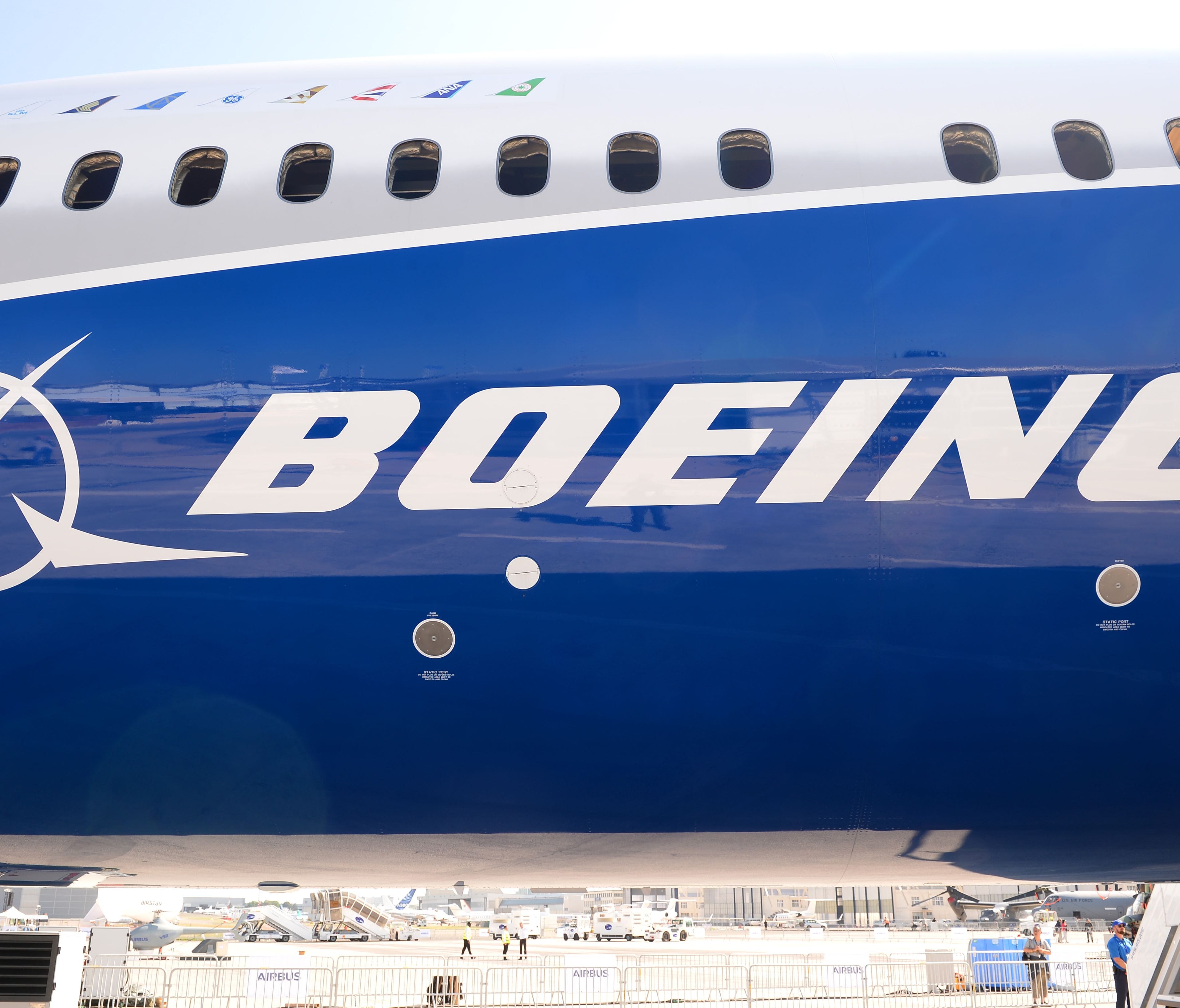 (FILES) This file photo taken on June 18, 2017 shows the Boeing logo on the fuselage of a Boeing 787-10 Dreamliner test plane presented on the Tarmac of Le Bourget.  Emirates Airlines on November 12, 2017, agreed to purchase 40 Boeing 787-10 Dreamline