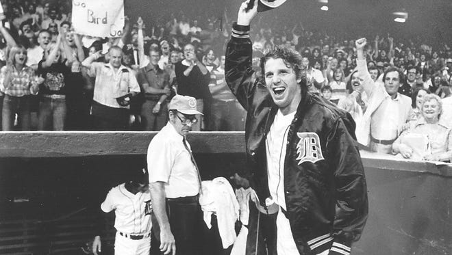 Mark Fidrych takes off his hat to acknowledge the fans' cheers.