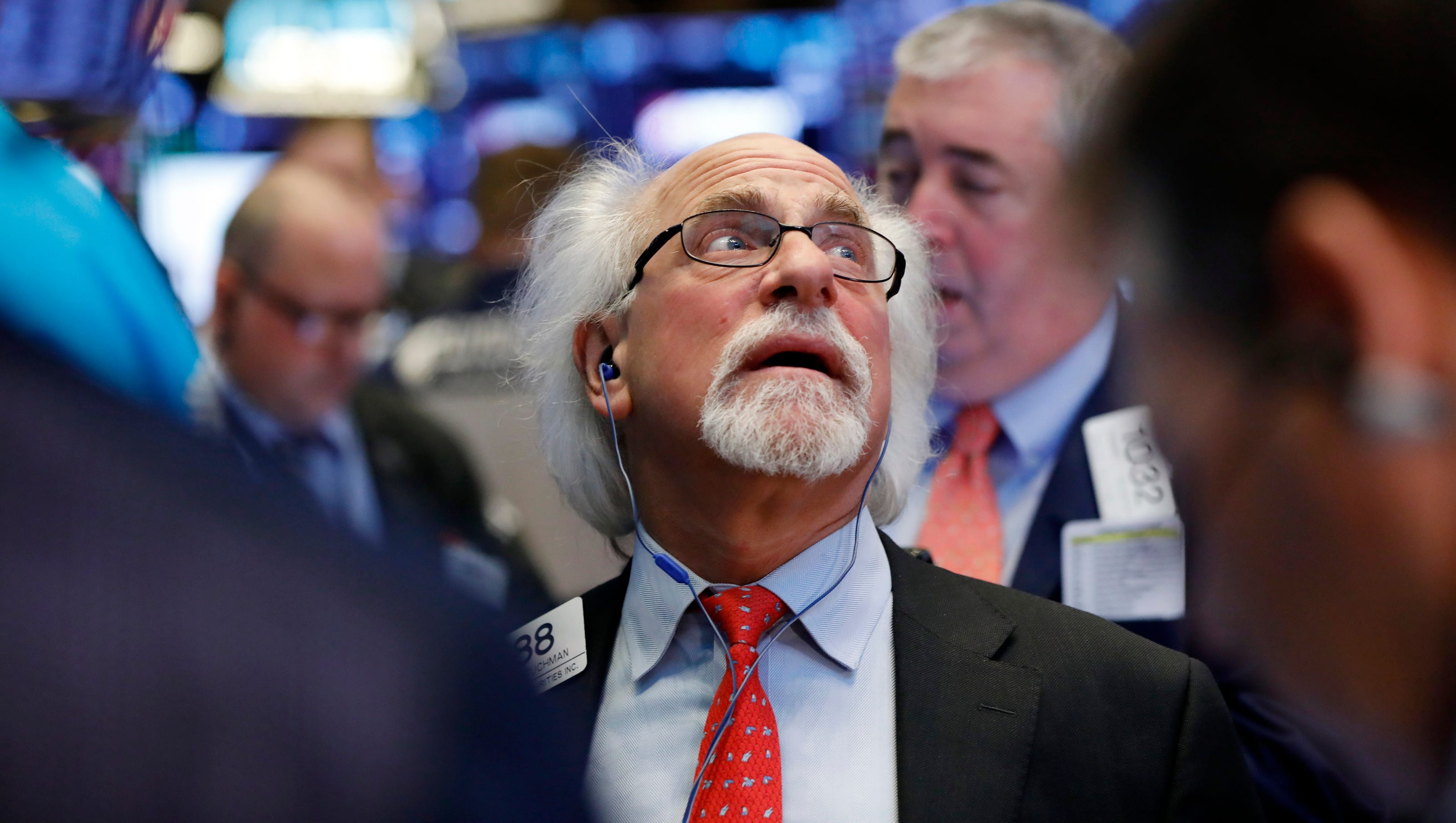 S&P 500, Dow and Nasdaq drop on recession fear, mortgage rates ...