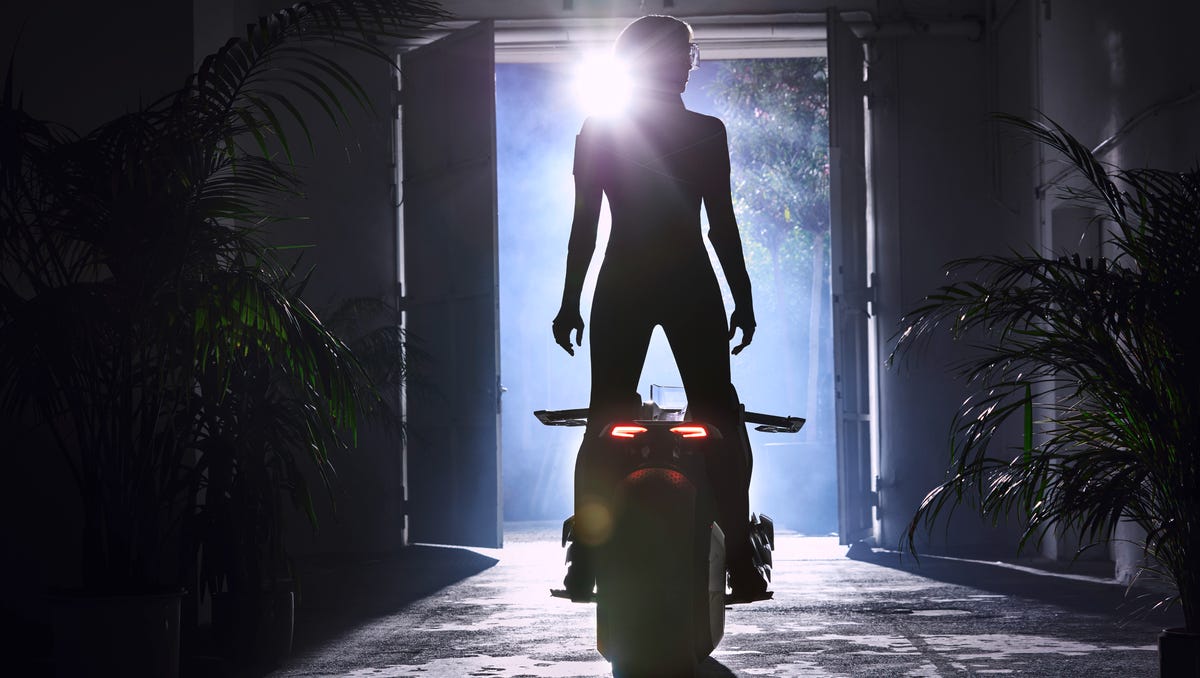 BMW shows its self-balancing motorcycle concept