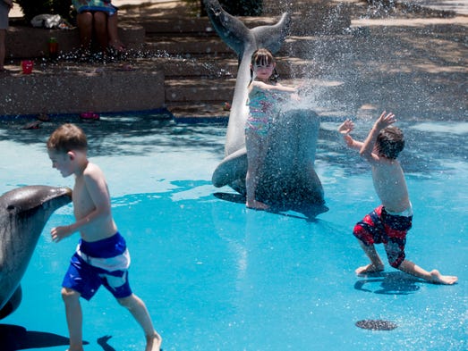 desert breeze park pool