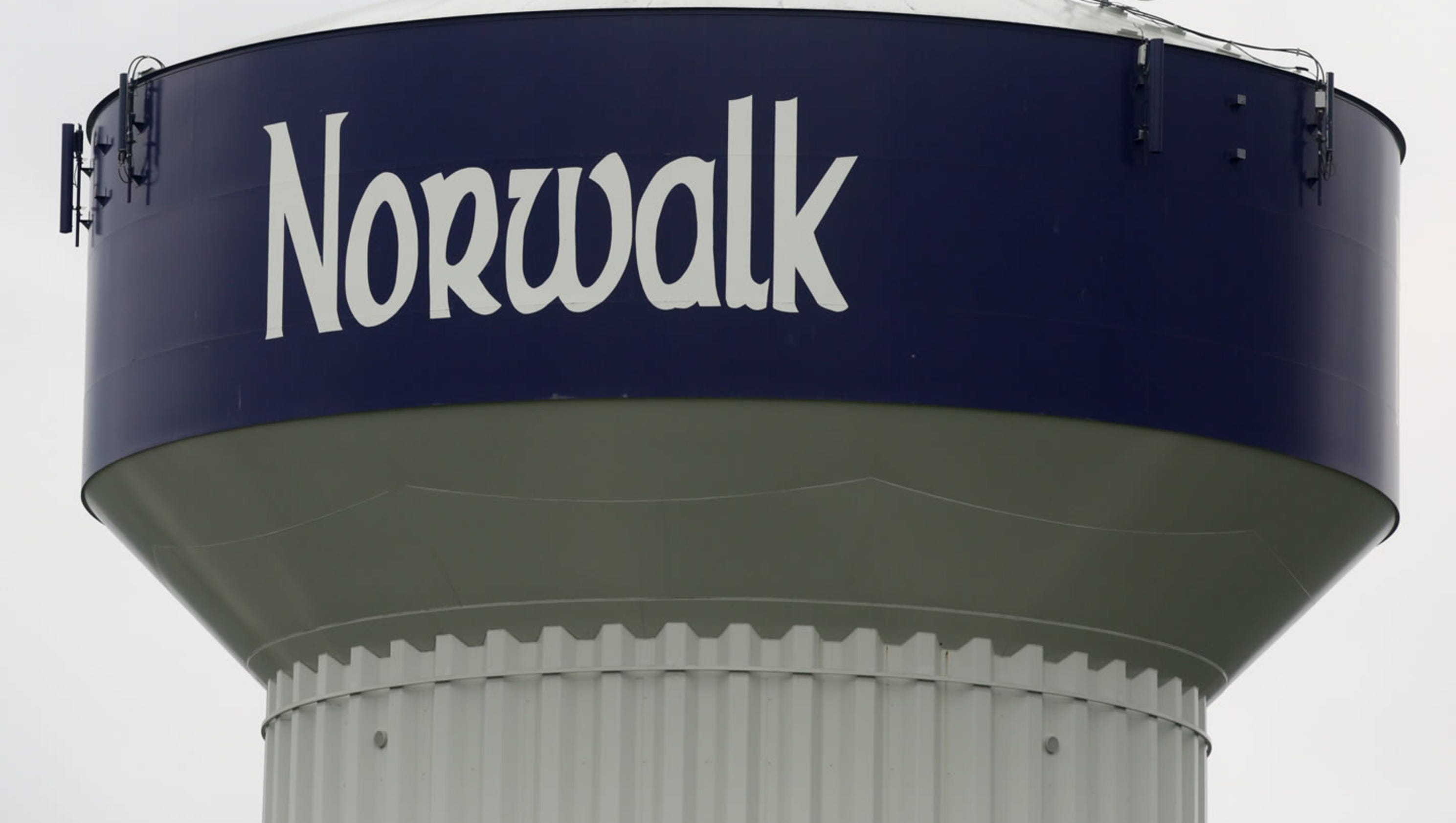 Urbandale millionaire LeMar Koethe offers to repave 80th Avenue