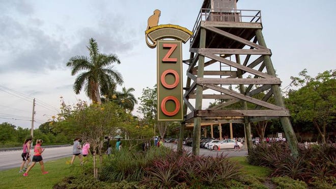 The entrance to the Palm Beach Zoo