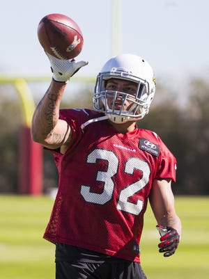 Arizona Cardinals free safety Tyrann Mathieu (32) catches the ball with one hand during practice in Tempe, Ariz. November 23, 2016.