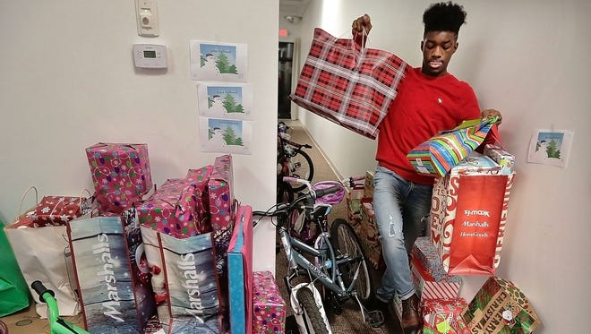 Memphis Kings Youth Basketball Gives Gifts To 200 Kids