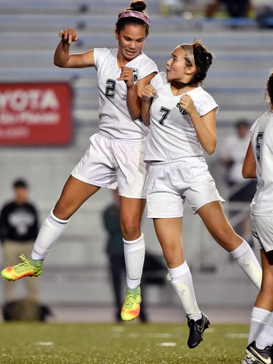 Fairfield's Annabel Anderson, left, and Maya Callenbach