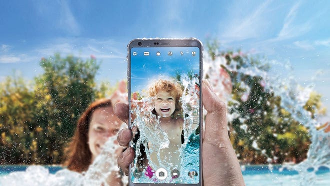 How To Use Your Smartphone At The Beach And In Bright Sunlight